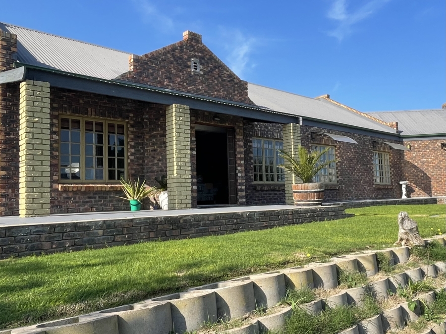 3 Bedroom Property for Sale in Middedorp Western Cape